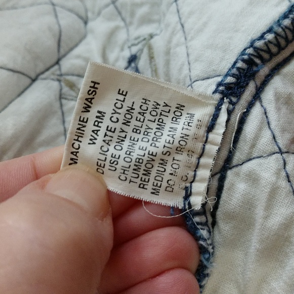 Vintage Tudor Court by Haband Quilted Jacket Embroidered Flowers Size Medium - Picture 13 of 16